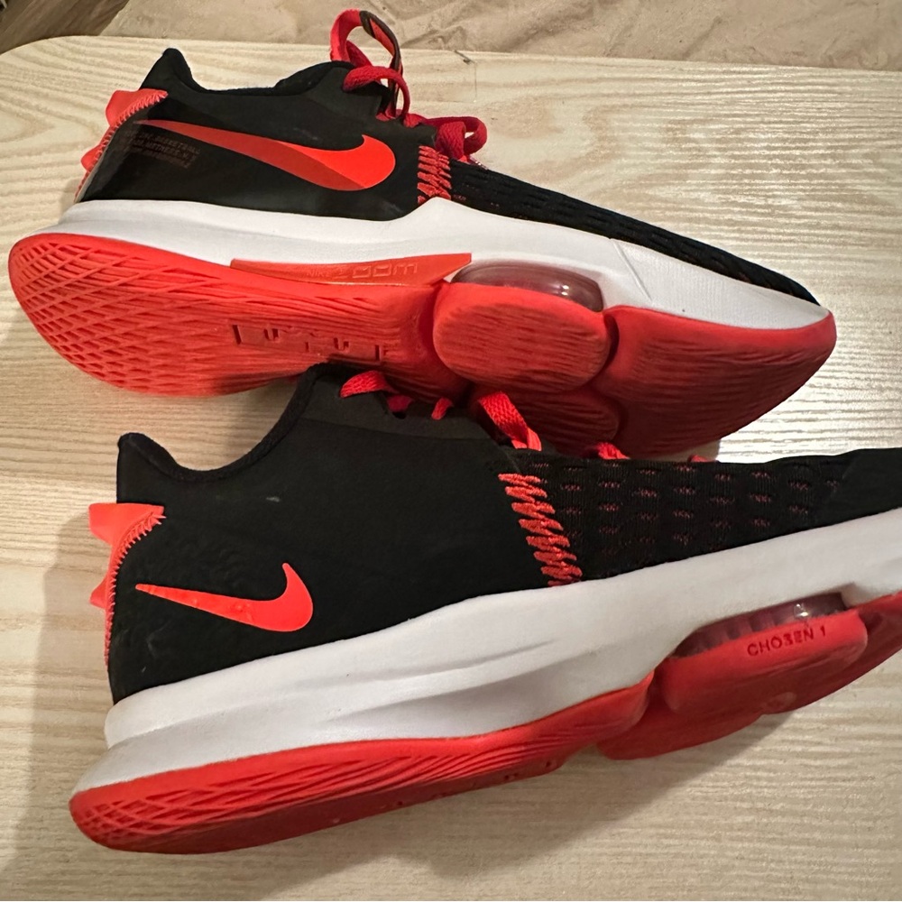 Nike LeBron Witness 5 Basketball Shoes Black Red Sneakers Mens Size 11 Chosen - Picture 12 of 15
